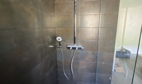 Douche a l'italienne avec colonne de douche GROHE